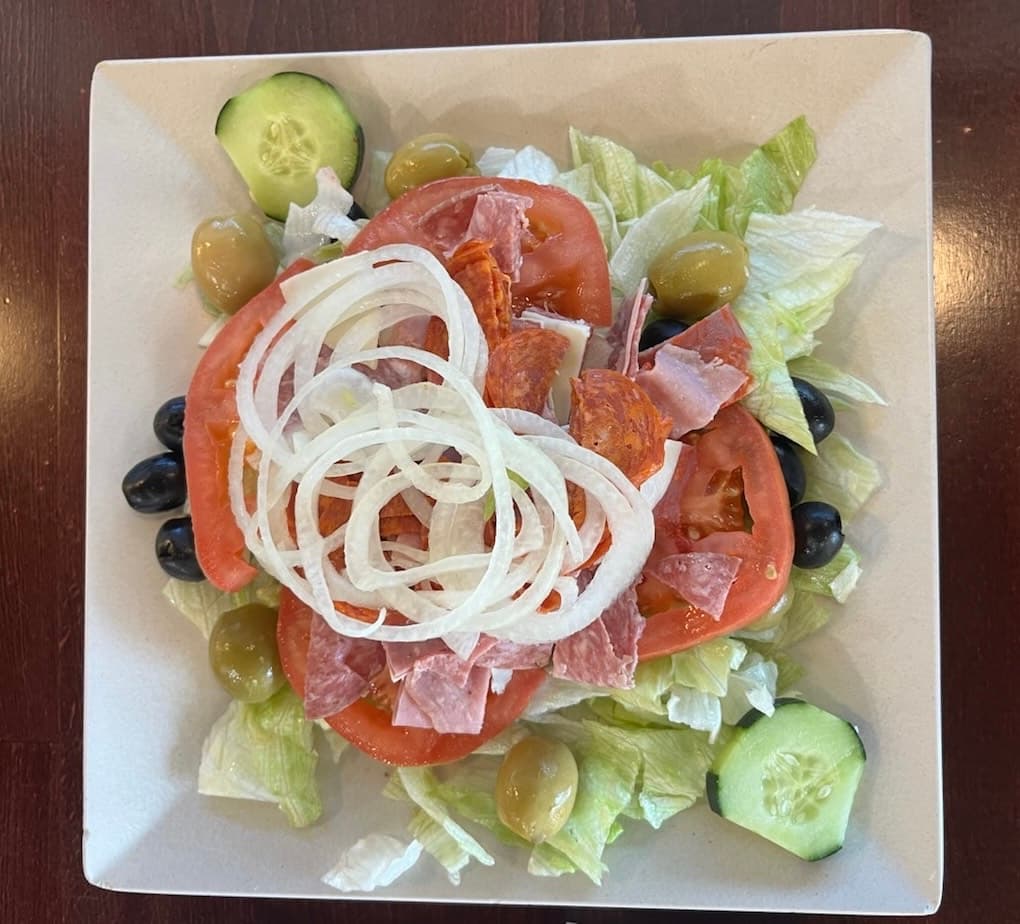 Traditional recipes and fresh ingredients at Tomatoes Pizzeria